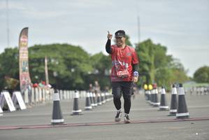 BIB: 0071
                            <button type="button" onclick="openModal(4943161)" class="btn btn-primary btn-sm float-right btn-popup" data-toggle="modal" data-target=".modal-high-quality">
                        <i class="fas fa-shopping-cart"></i> Add to Cart
                    </button>
                                            <button type="button" onclick="isThisMe(4943161, true)" class="btn btn-success btn-sm float-right btn-popup btn-isme hidden" data-toggle="tooltip" data-placement="bottom" title="นี่คือรูปของคุณใช่ไหม คลิกที่นี่เพื่อเอาเข้าอัลบั้ม">
                        <i class="fas fa-plus"></i> Add to album
                    </button>
                    <button type="button" onclick="isThisMe(4943161, false)" class="btn btn-warning btn-sm float-right btn-popup btn-isnotme hidden">
                        <i class="fas fa-ban"></i> Remove from album
                    </button>